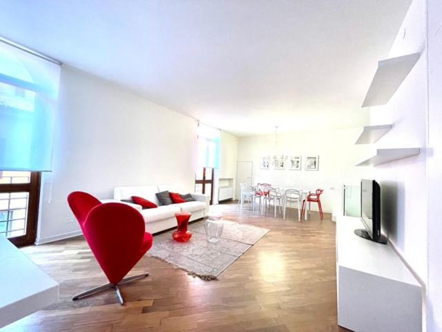 Domus Verona - Ampia Moderna Casa Su 2 Piani Nel Cuore Di เวโรนา ภายนอก รูปภาพ