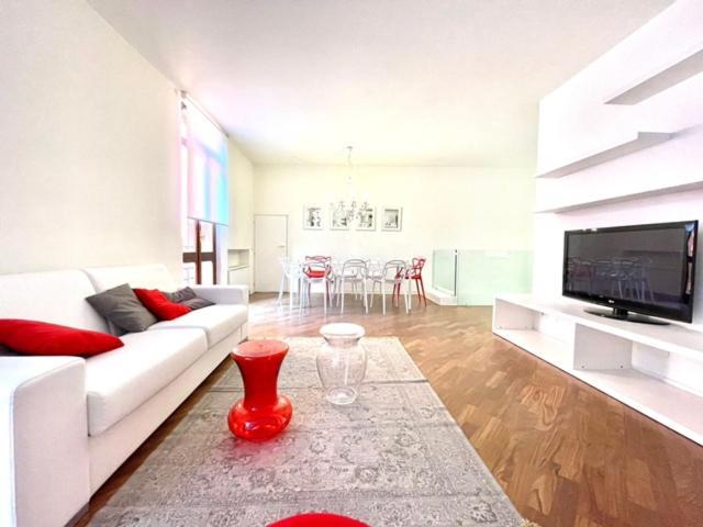 Domus Verona - Ampia Moderna Casa Su 2 Piani Nel Cuore Di เวโรนา ภายนอก รูปภาพ