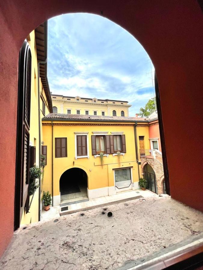 Domus Verona - Ampia Moderna Casa Su 2 Piani Nel Cuore Di เวโรนา ภายนอก รูปภาพ